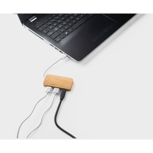 MOSER. HUB z 2 portami USB-A i 1 portem USB-C z bambusa