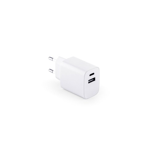 WEGENER. Zasilacz z portem USB-A 18W i USB-C 20W wykonany w ABS pochodzącego z recyklingu (100% rABS)