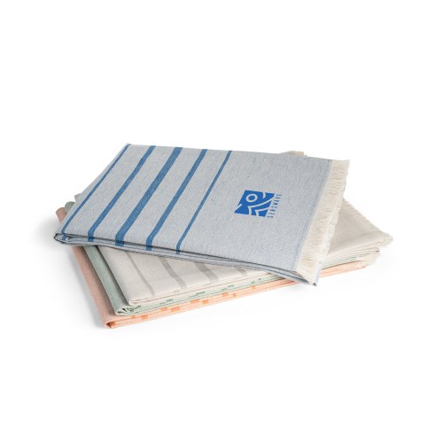 CAPLAN. Wielofunkcyjny ręcznik (260 g/m²) wykonany z lekkiej i wytrzymałej bawełny (90%) oraz bawełny z recyklingu (10%)